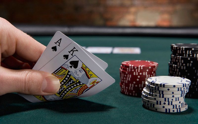 Thành Phần Bàn Chơi Và Thứ Hạng Các Tay Bài Trong Poker